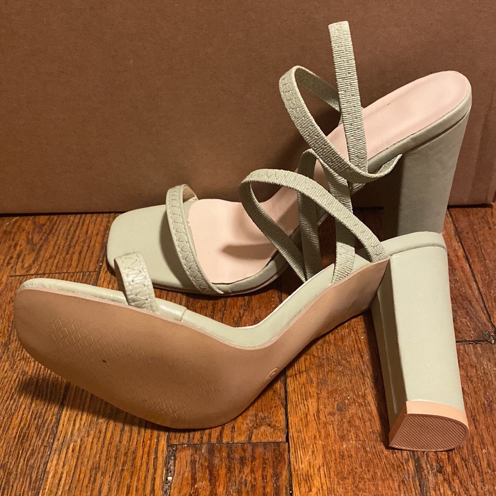 Heels - Picture 2 of 3